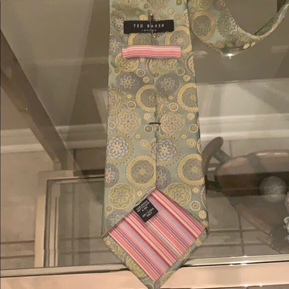 𝅺ted BAKER SILK TIE - Picture 2 of 3